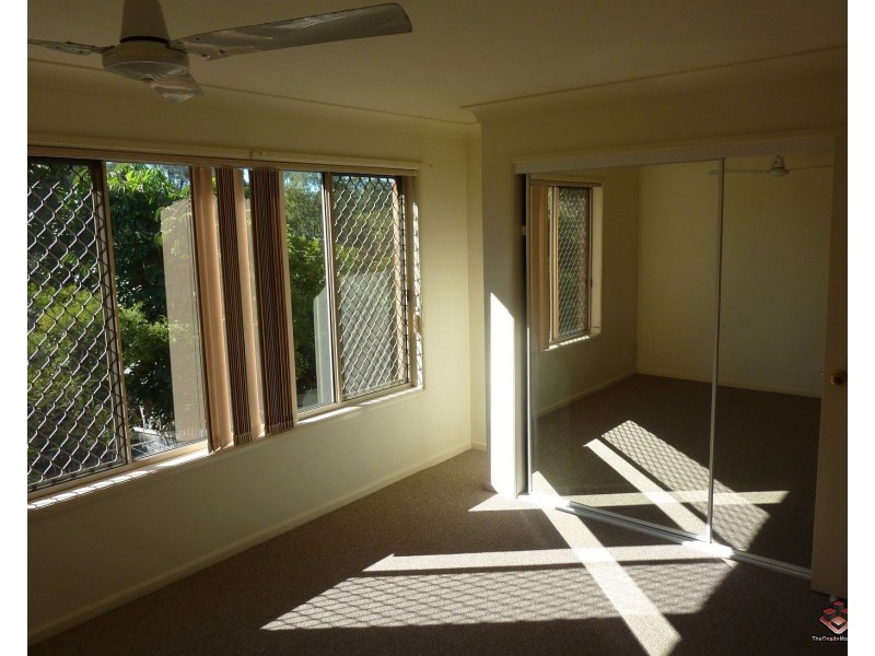 75 Brown Street, Labrador QLD 4215