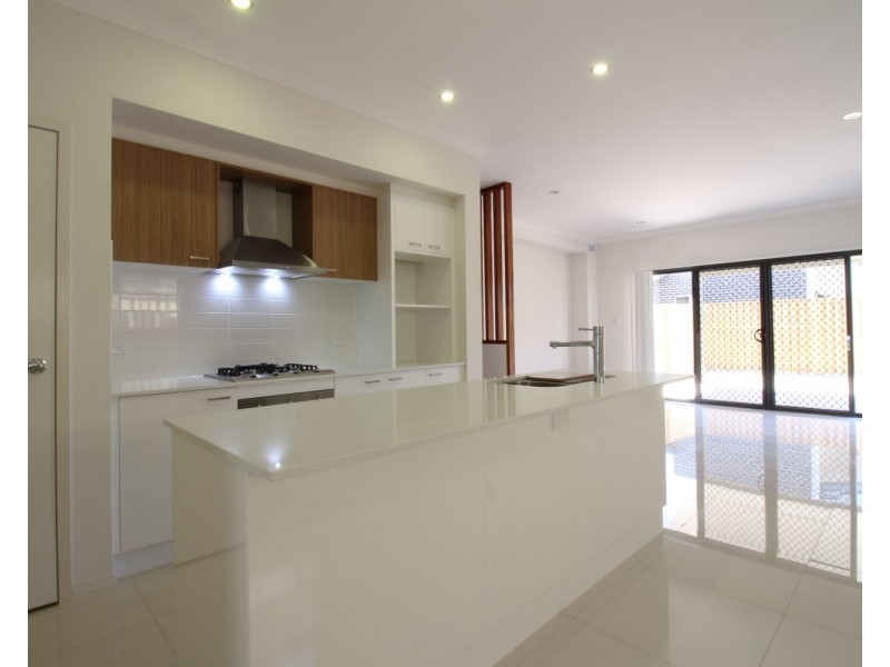 8 Diligent Place, Runcorn QLD 4113