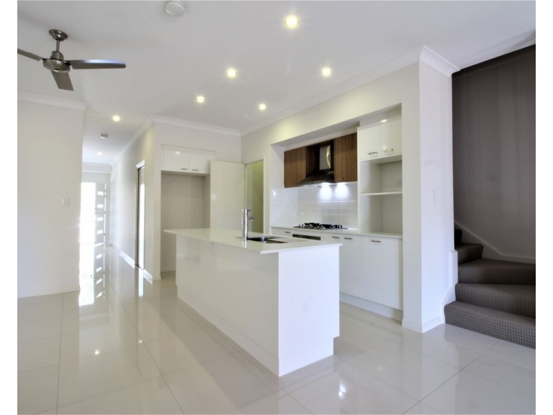 8 Diligent Place, Runcorn QLD 4113