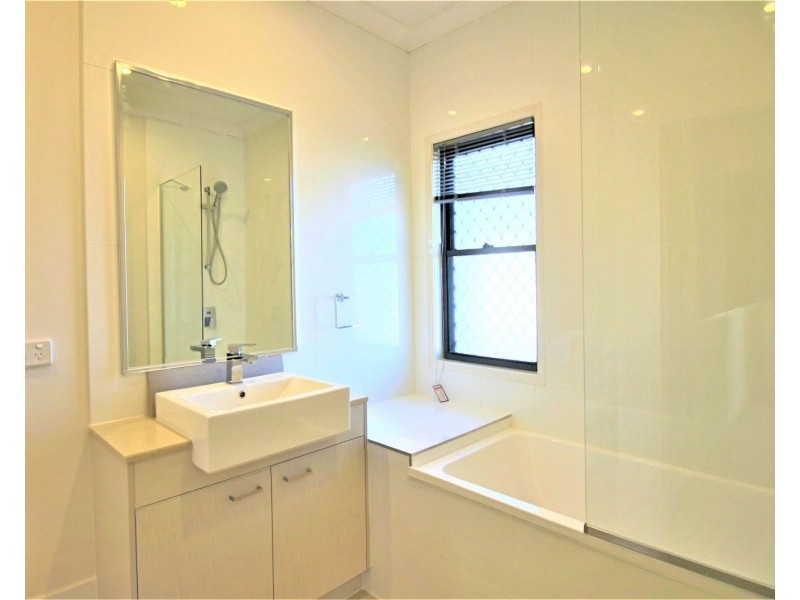 8 Diligent Place, Runcorn QLD 4113