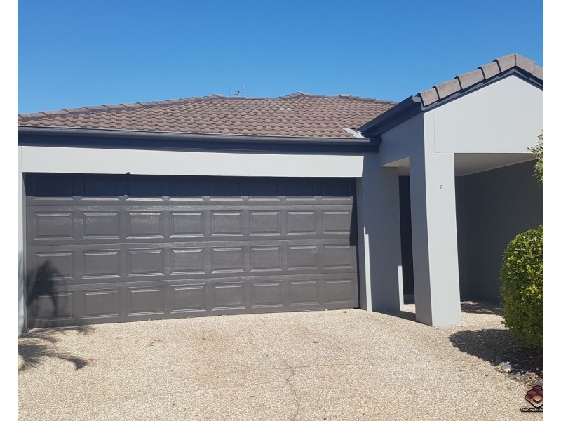 107 Arundel Drive, Arundel QLD 4214