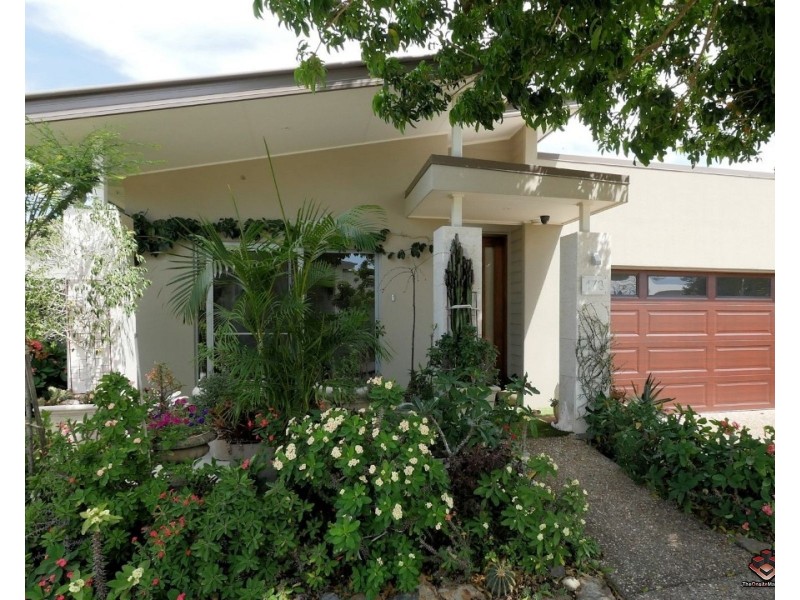 1 Halcyon Way, Hope Island QLD 4212