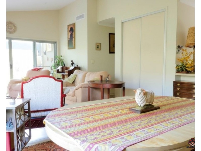 1 Halcyon Way, Hope Island QLD 4212