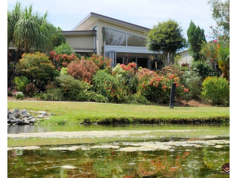 1 Halcyon Way, Hope Island QLD 4212