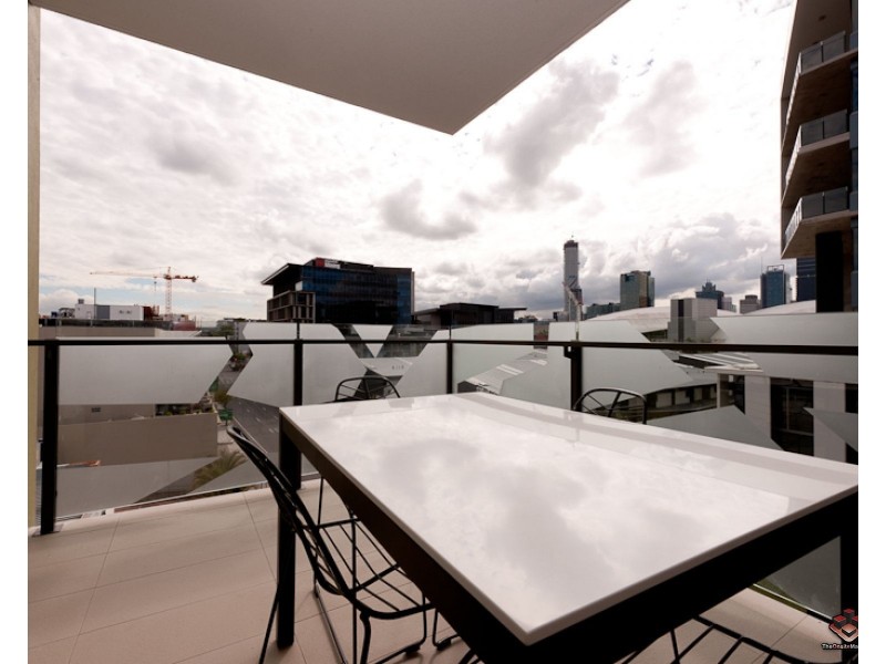 2 BED F.FURNISHED/27 Russell street, South Brisbane QLD 4101