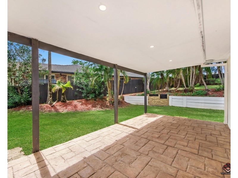 4 Edgeworth Place, Helensvale QLD 4212