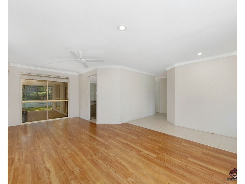 4 Edgeworth Place, Helensvale QLD 4212