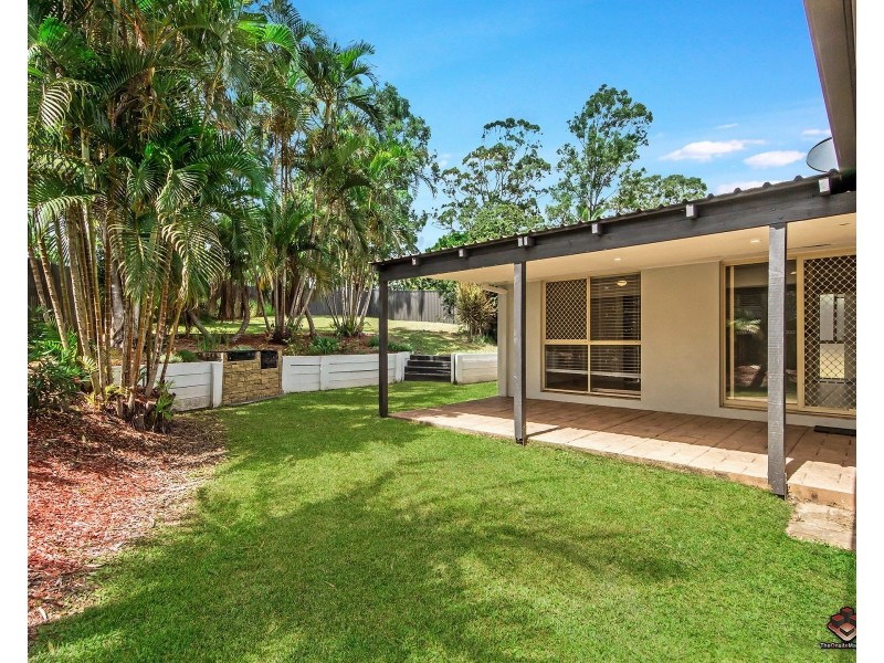 4 Edgeworth Place, Helensvale QLD 4212