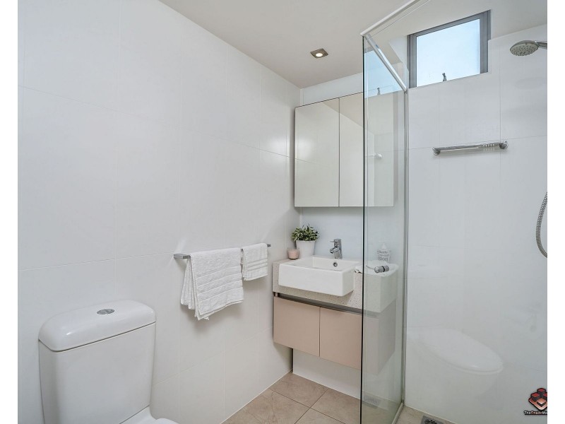 ID:3915160/28 Bayview Street, Runaway Bay QLD 4216