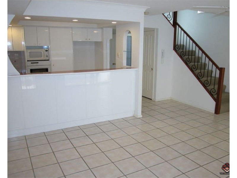 ID:3915557/22 Glenside Drive, Robina QLD 4226