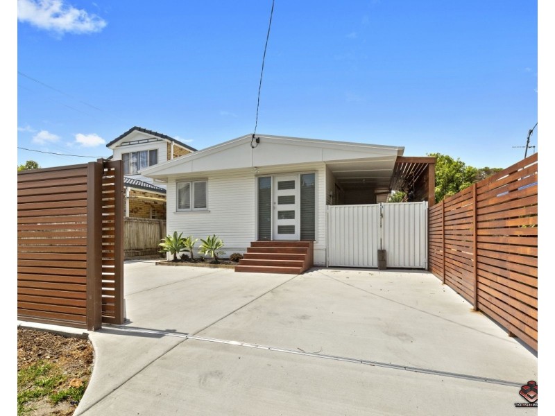 19 Baker Avenue, Labrador QLD 4215