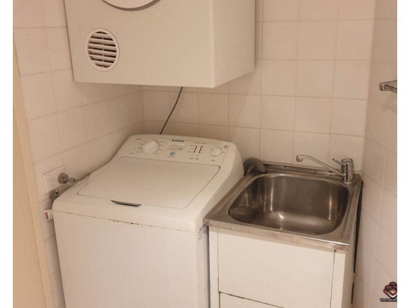 ID:3915998/8 Trickett Street, Surfers Paradise QLD 4217