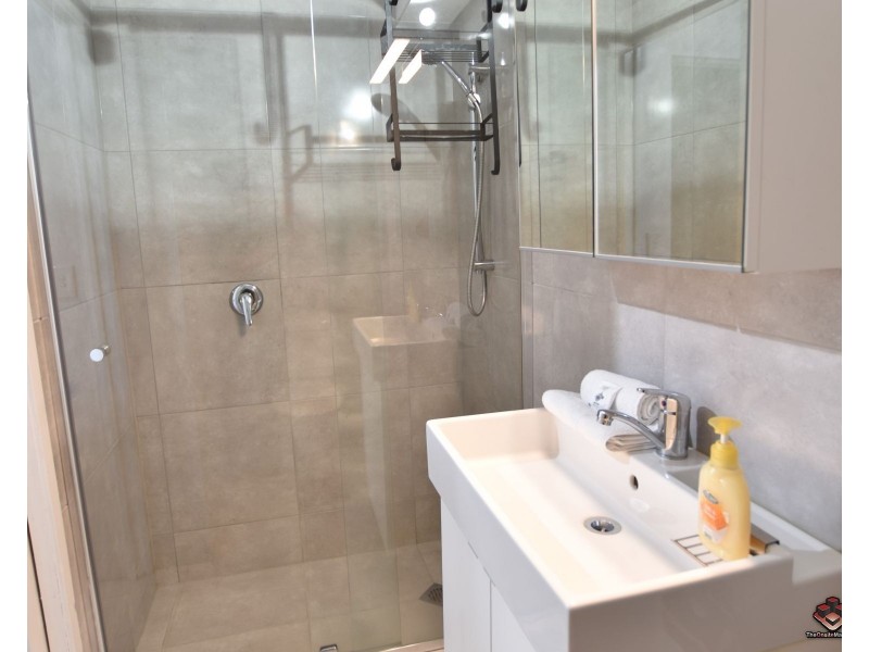 ID:3916241/8 Trickett Street, Surfers Paradise QLD 4217