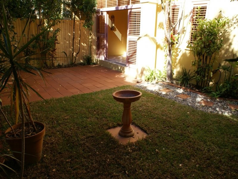 2/146 Windermere, Hamilton QLD 4007