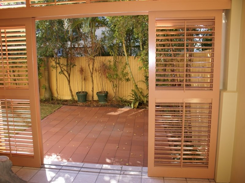 2/146 Windermere, Hamilton QLD 4007