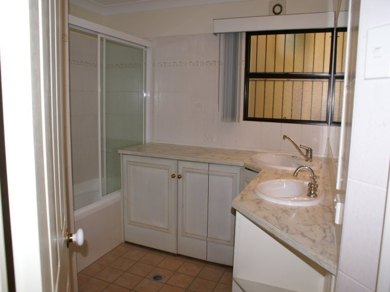 2/146 Windermere, Hamilton QLD 4007