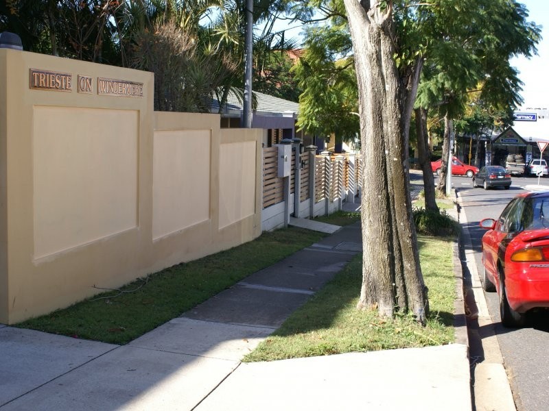 2/146 Windermere, Hamilton QLD 4007