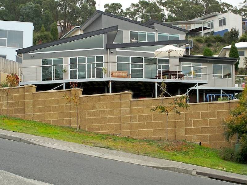 15 Fielding Drive, West Hobart TAS 7000