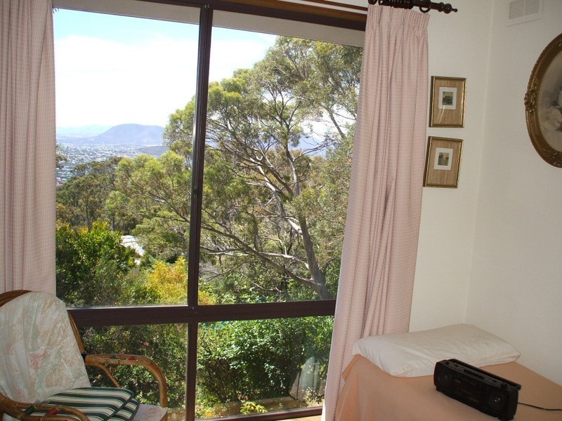 10 Ord Court, Mount Nelson TAS 7007