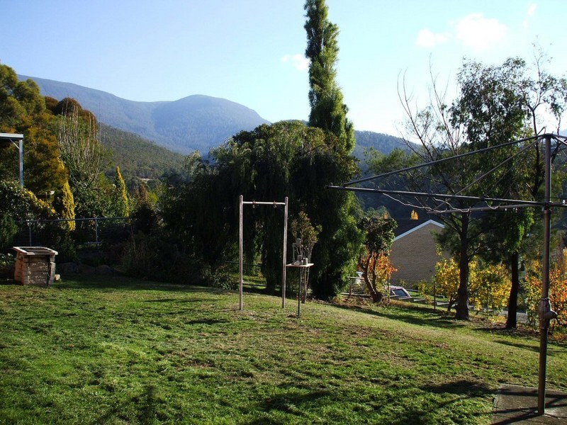 27 Bealey Avenue, Lenah Valley TAS 7008