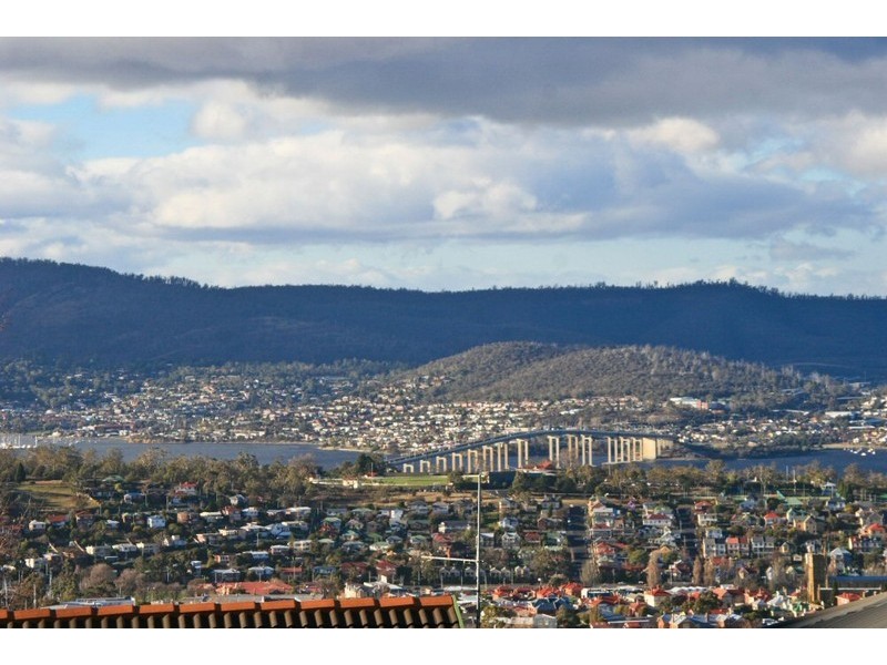 2 / 9 Fielding Drive, West Hobart TAS 7000