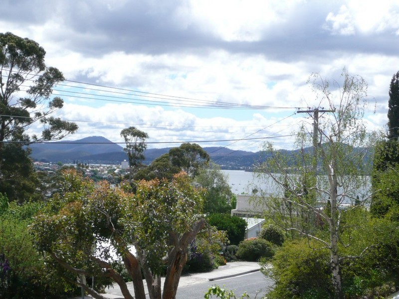62 Derwentwater Avenue, Sandy Bay TAS 7005