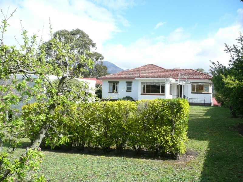 62 Derwentwater Avenue, Sandy Bay TAS 7005