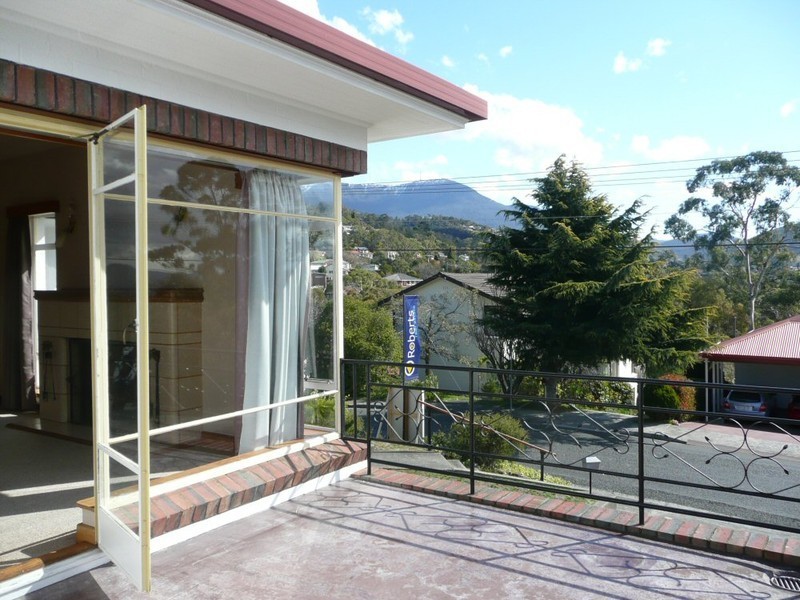 62 Derwentwater Avenue, Sandy Bay TAS 7005