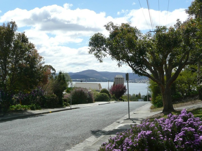 62 Derwentwater Avenue, Sandy Bay TAS 7005