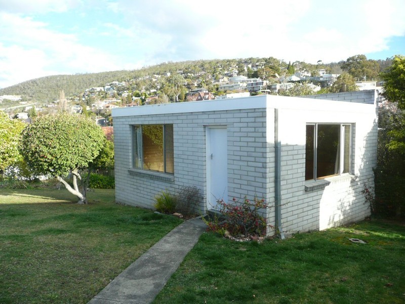 62 Derwentwater Avenue, Sandy Bay TAS 7005