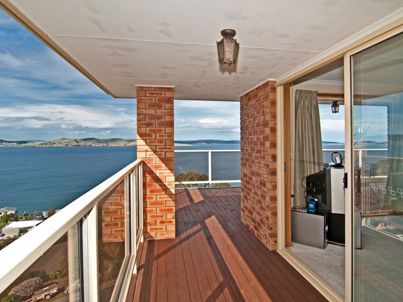 17 Pauldon Drive, Sandy Bay TAS 7005