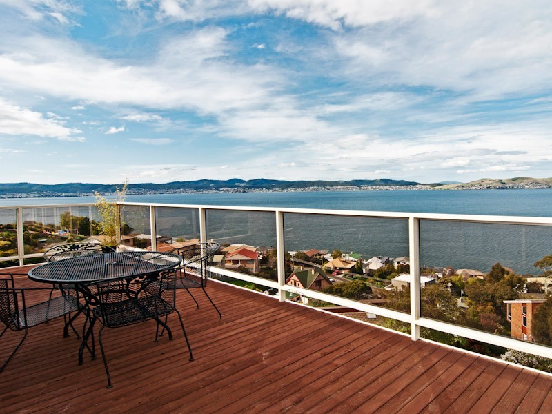 17 Pauldon Drive, Sandy Bay TAS 7005