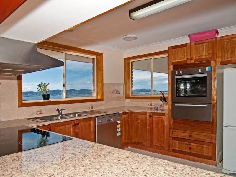 17 Pauldon Drive, Sandy Bay TAS 7005