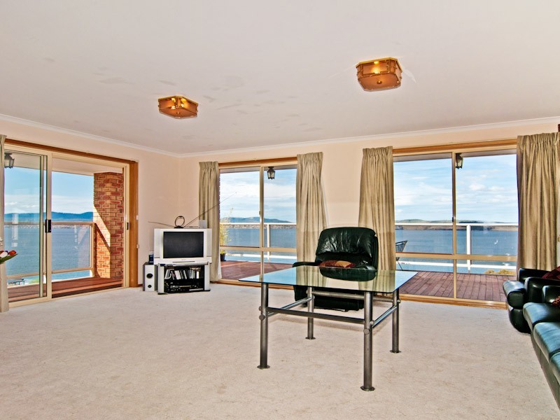 17 Pauldon Drive, Sandy Bay TAS 7005