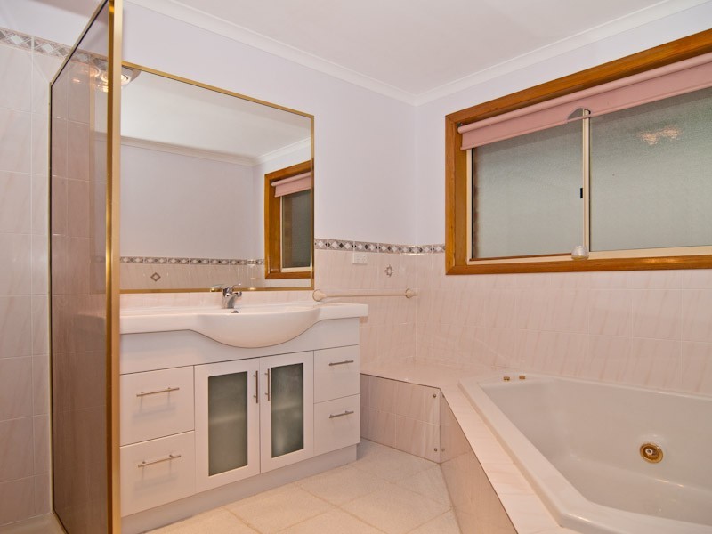 17 Pauldon Drive, Sandy Bay TAS 7005