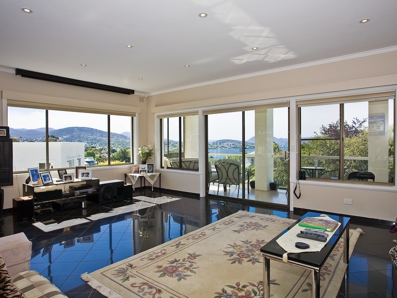 9 Dresden Street, Sandy Bay TAS 7005