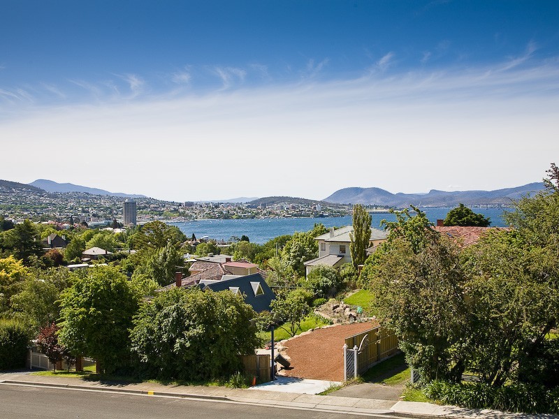 9 Dresden Street, Sandy Bay TAS 7005