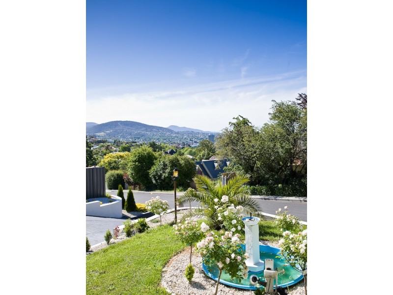 9 Dresden Street, Sandy Bay TAS 7005