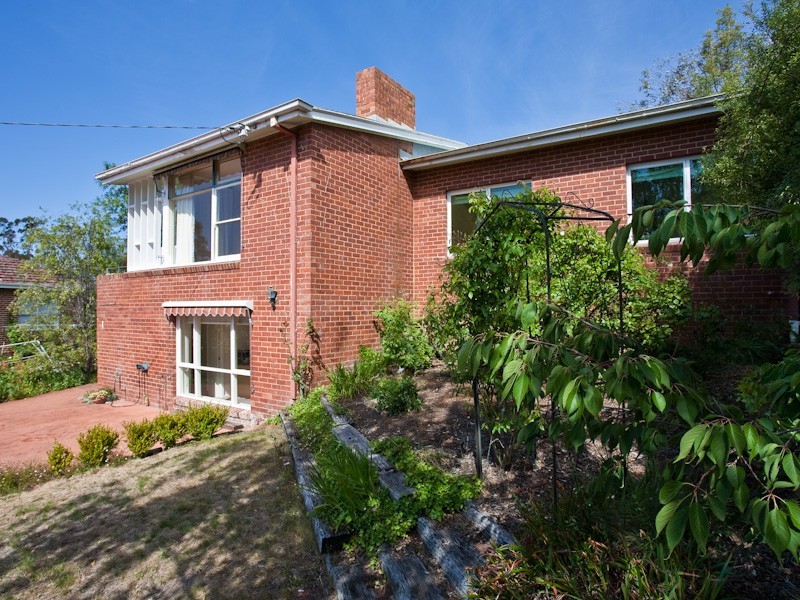 1 Woolton Place, Sandy Bay TAS 7005