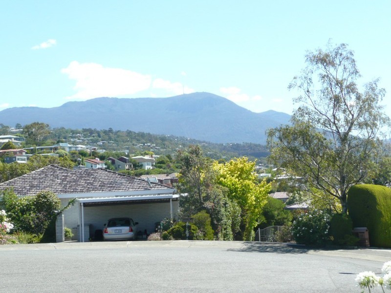 2/11 Tiersen Place, Sandy Bay TAS 7005