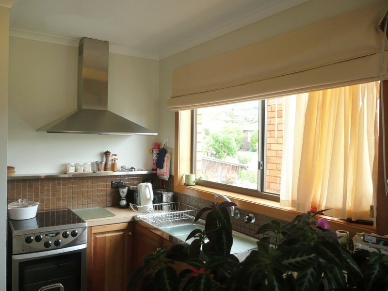 2/11 Tiersen Place, Sandy Bay TAS 7005