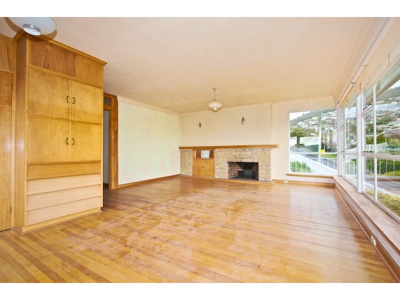 16 Wayne Avenue, Sandy Bay TAS 7005