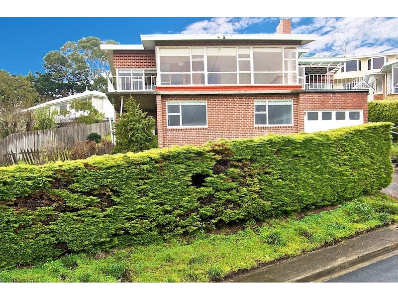 16 Wayne Avenue, Sandy Bay TAS 7005