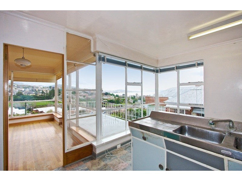 16 Wayne Avenue, Sandy Bay TAS 7005