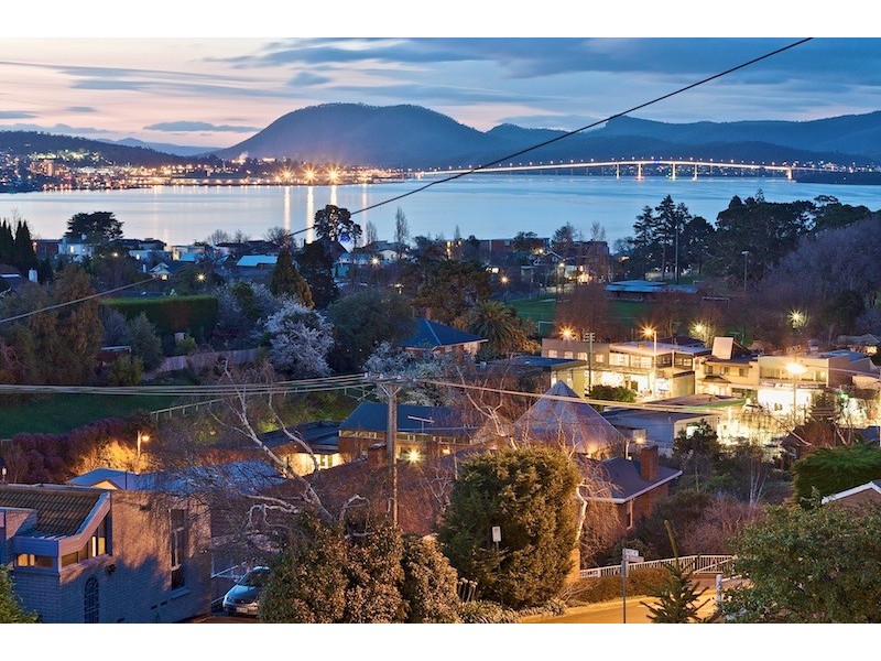 16 Wayne Avenue, Sandy Bay TAS 7005