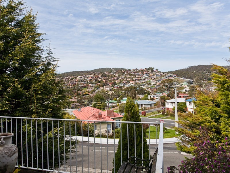 19 Girrabong Road, Lenah Valley TAS 7008