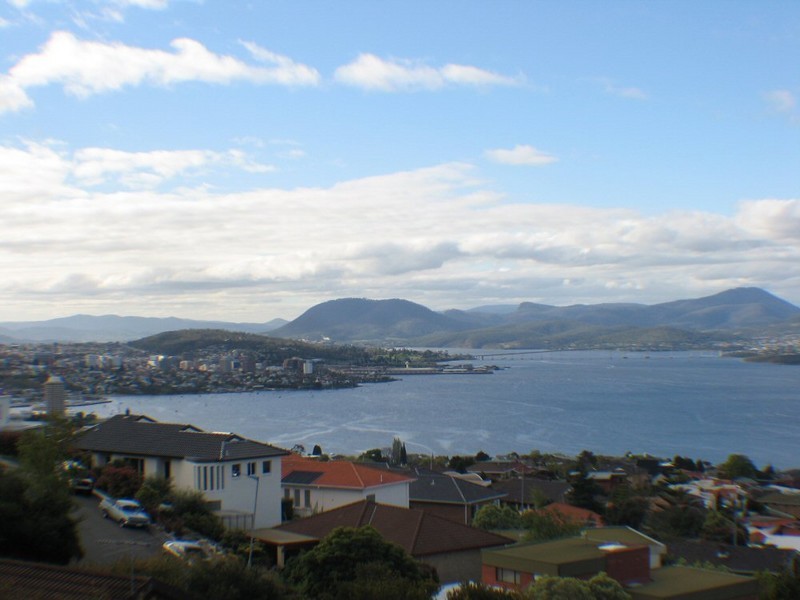 1/1 Amanda Crescent, Sandy Bay TAS 7005