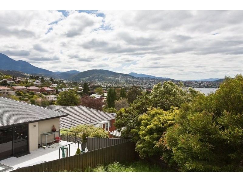 8 Tiersen Place, Sandy Bay TAS 7005