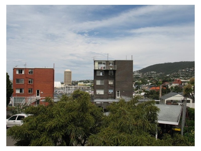 7/2A Sayer Crescent, Sandy Bay TAS 7005