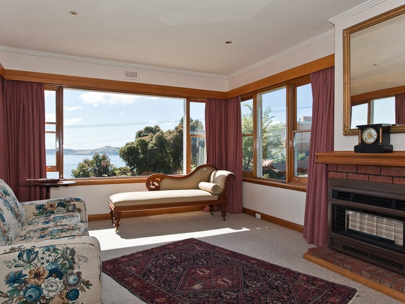 13 Sonning Crescent, Sandy Bay TAS 7005